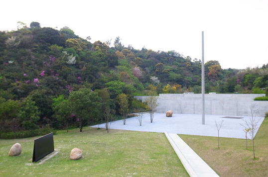 李禹煥美術館プログラム「トークツアー」<br>―対話を重ねながらつくる体験の場―