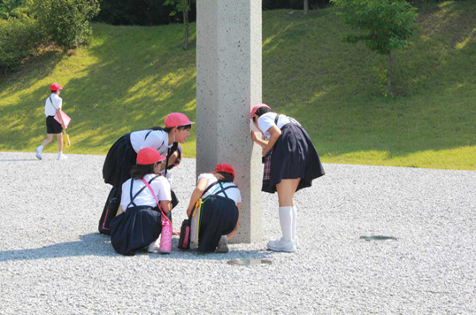 直島小学校6年生を対象に、李禹煥美術館ワークショップを実施しました