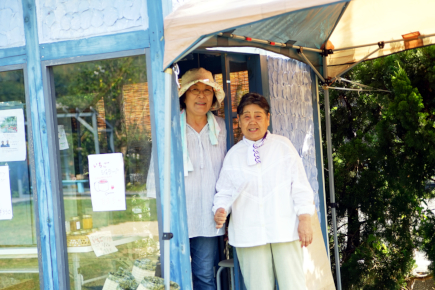 針工場の広場で豊島のフルーツを販売する「かめだや」のお二人にお話を伺いました