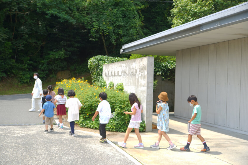 直島の子どものための鑑賞プログラム<br>「ヒミツを一緒にさがそう」レポート